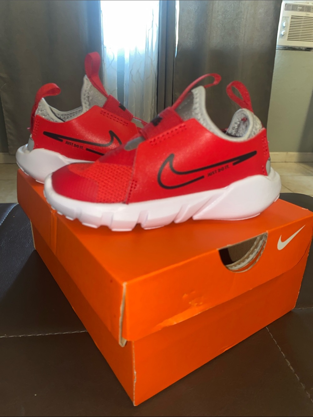 Nike Kids Red and White Slip-On Sneakersi Flex Runner Size 7 Baby
